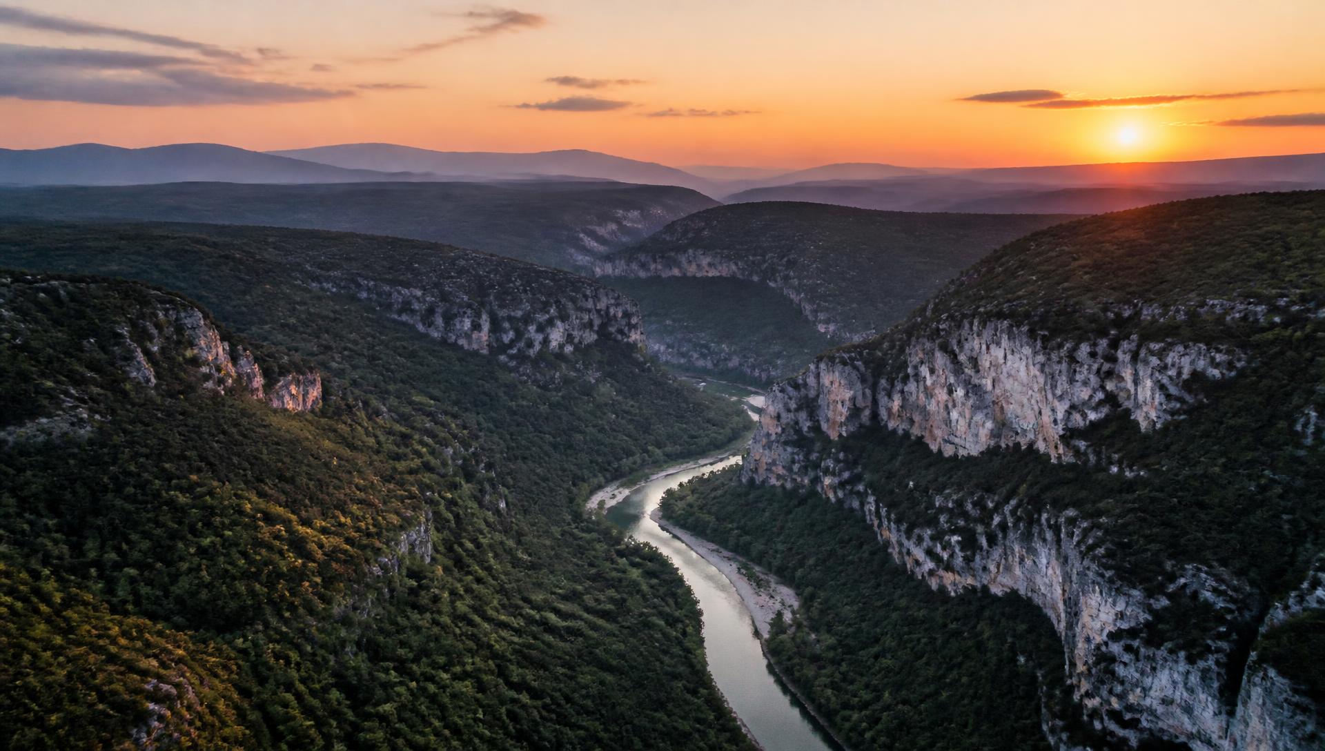 Paysage de l'Ardèche méridionale — visuel d'illustration, en attente d'une photographie du territoire